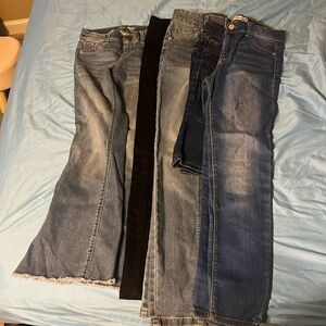 Bundle of 4 jean pants (3 blue, 1 black) and Bermuda pants above the knee.